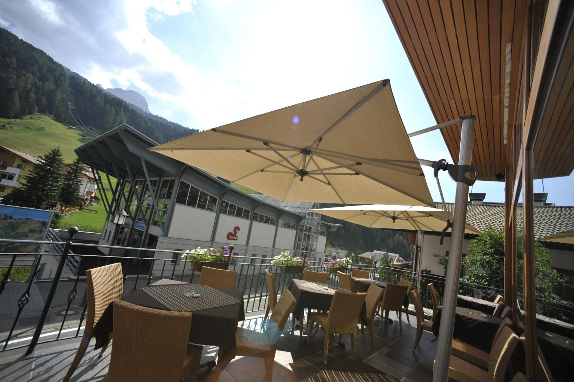 Hotel Europa Dolomites Selva di Val Gardena Exteriör bild